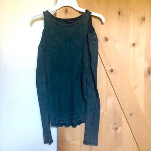 Rock & Republic cold shoulder top